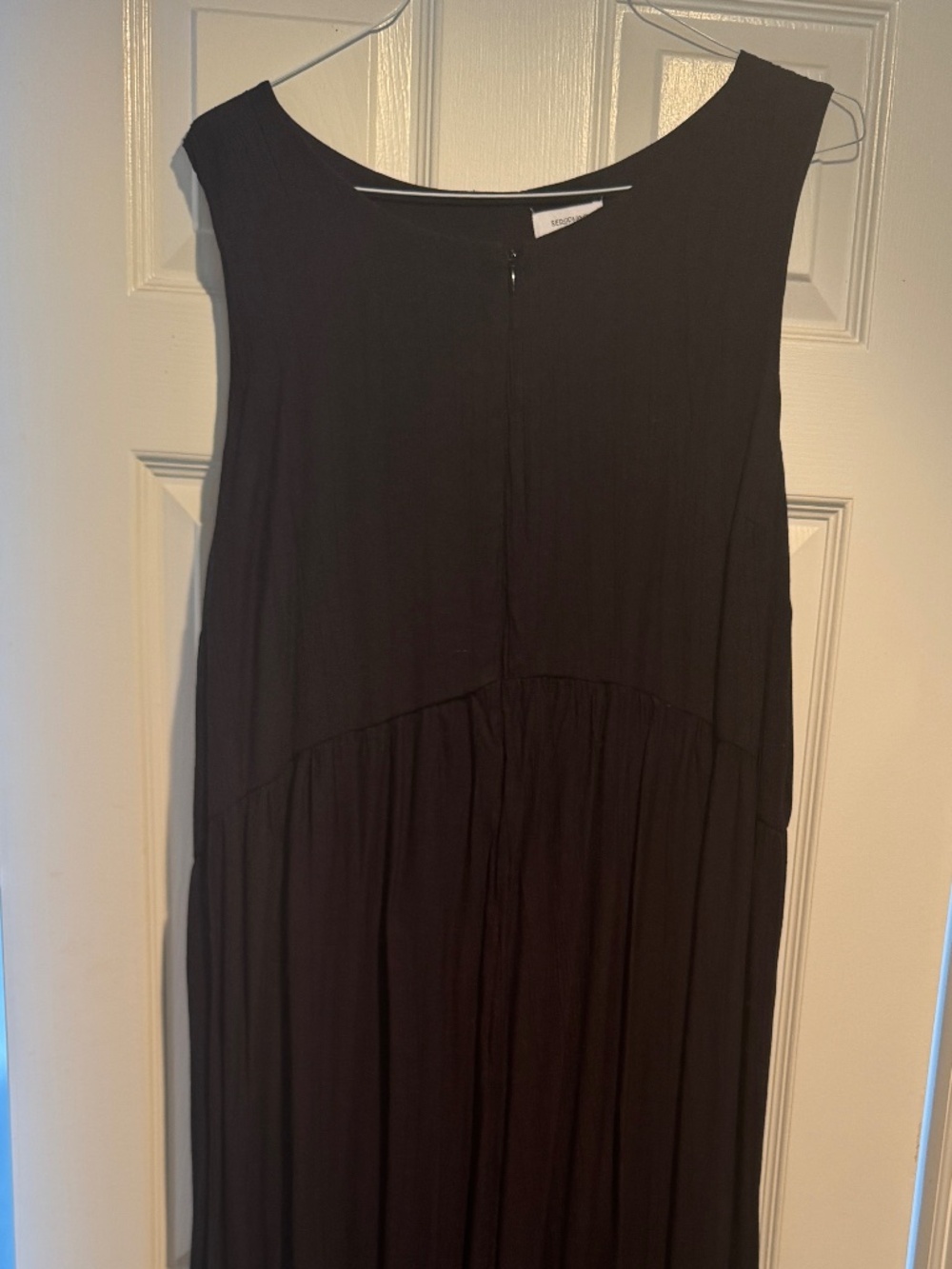 Seraphine Black Maternity & Nursing Crinkle Midi Dress - Picture 4 of 6